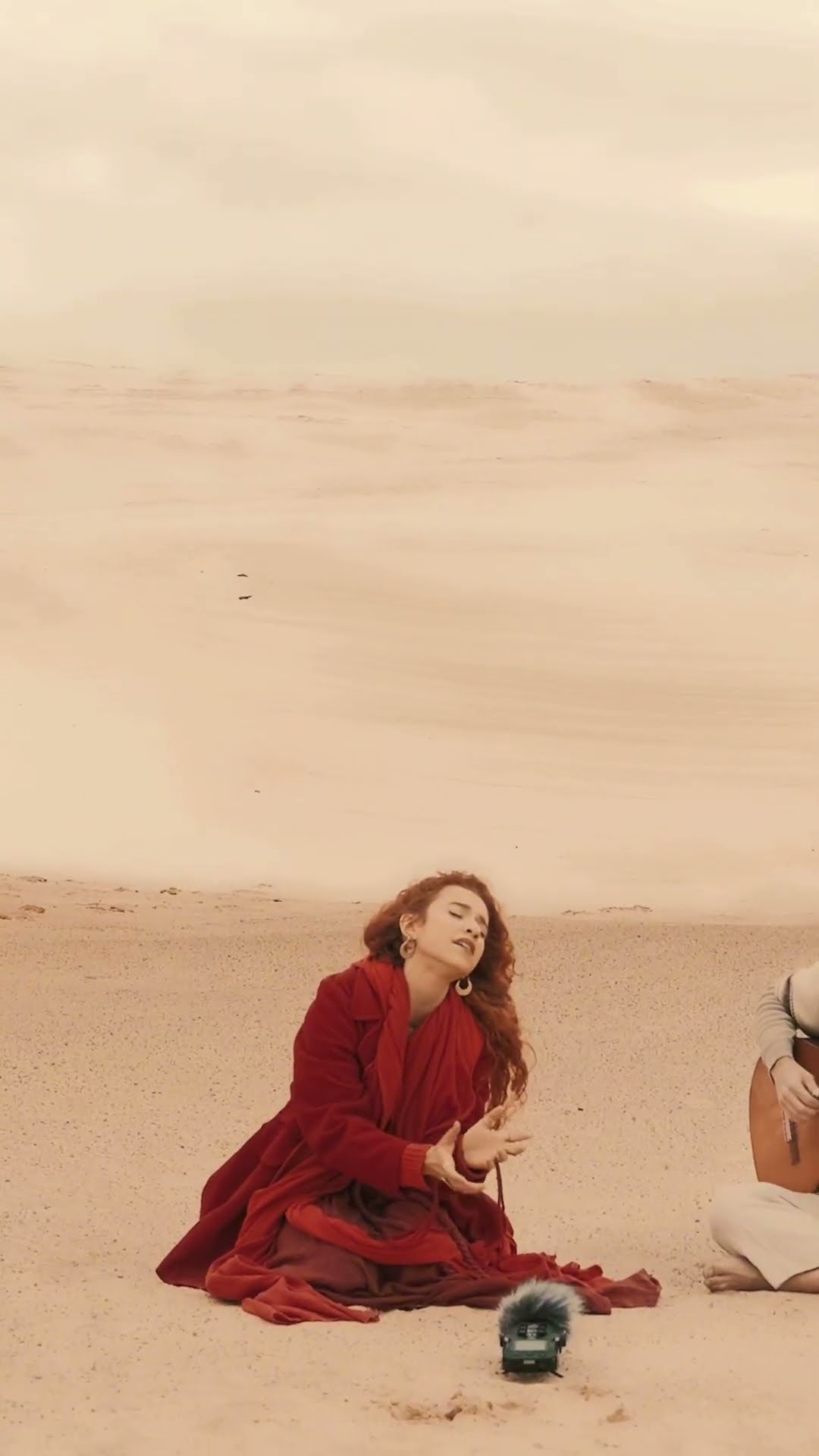 hidden melodies in the sand ? Alexia Evellyn