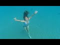 Girl underwater without a mask alfaksu