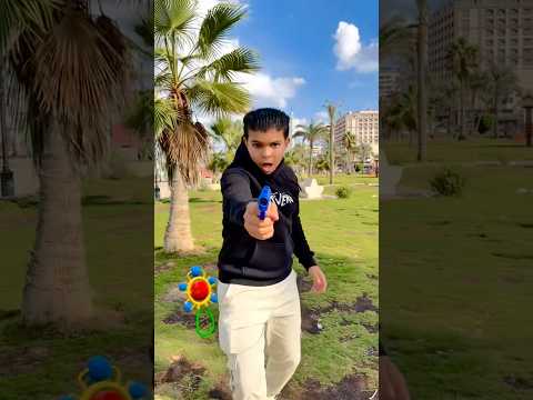 لما عيل يسبتك بمسدس لعبه