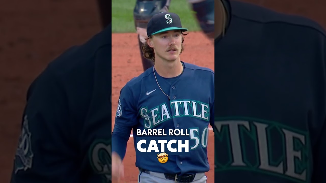 stop, drop, and roll 🔥 #catch #randyarozarena #mariners #barrelroll #mlb