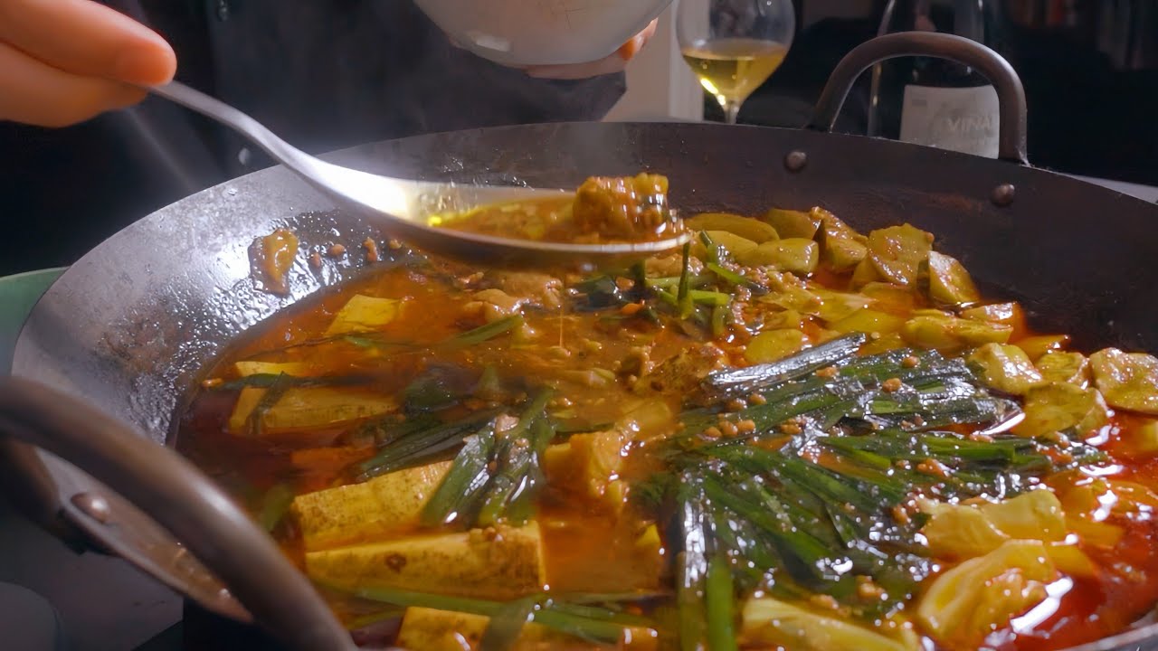 牛モツと麻婆の鍋が語彙力失う旨さだった。