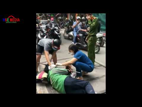 Video Hà Nội || Người đàn ông bị thanh sắt xây dựng rơi xiên... - youtube