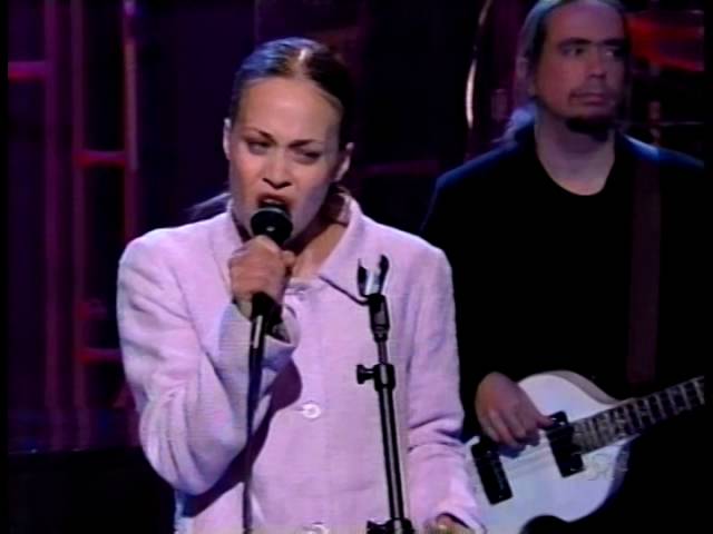 Fiona Apple - Paper Bag - 2000-03-24 - YouTube