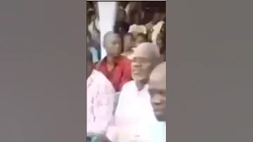 Ce Qu Il Mangeait Dans C Est Mains Et Qu Il Disait Nana Nana Nana 