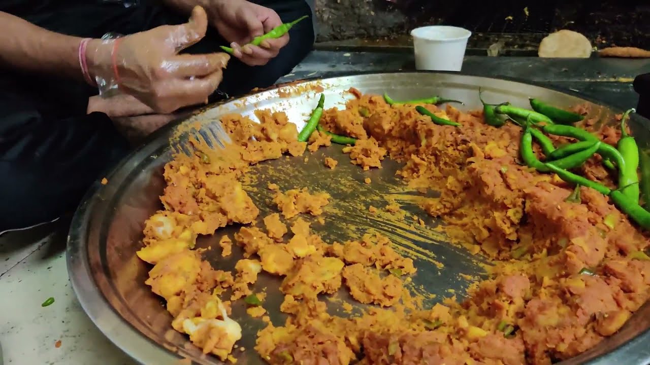 FAMOUS KACHORI | RAWAT PYAZ KACHORI | KACHORI BREAKFAST | INDIA STREET FOOD