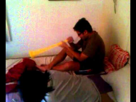 How to play the Vuvuzela