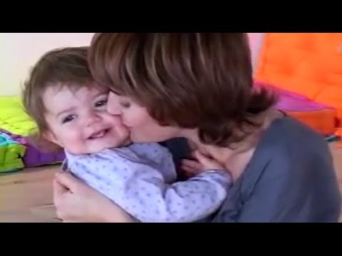 Vidéo: Joue avec moi maman : pourquoi et comment jouer avec bébé ?