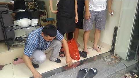 Hướng dẫn khách hàng thao tác cửa chống ngập