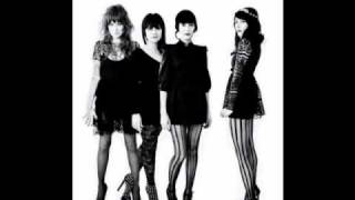 Dum Dum Girls - Lines Her Eyes