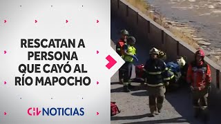 RESCATAN A HOMBRE que cayó al lecho del Río Mapocho - CHV Noticias