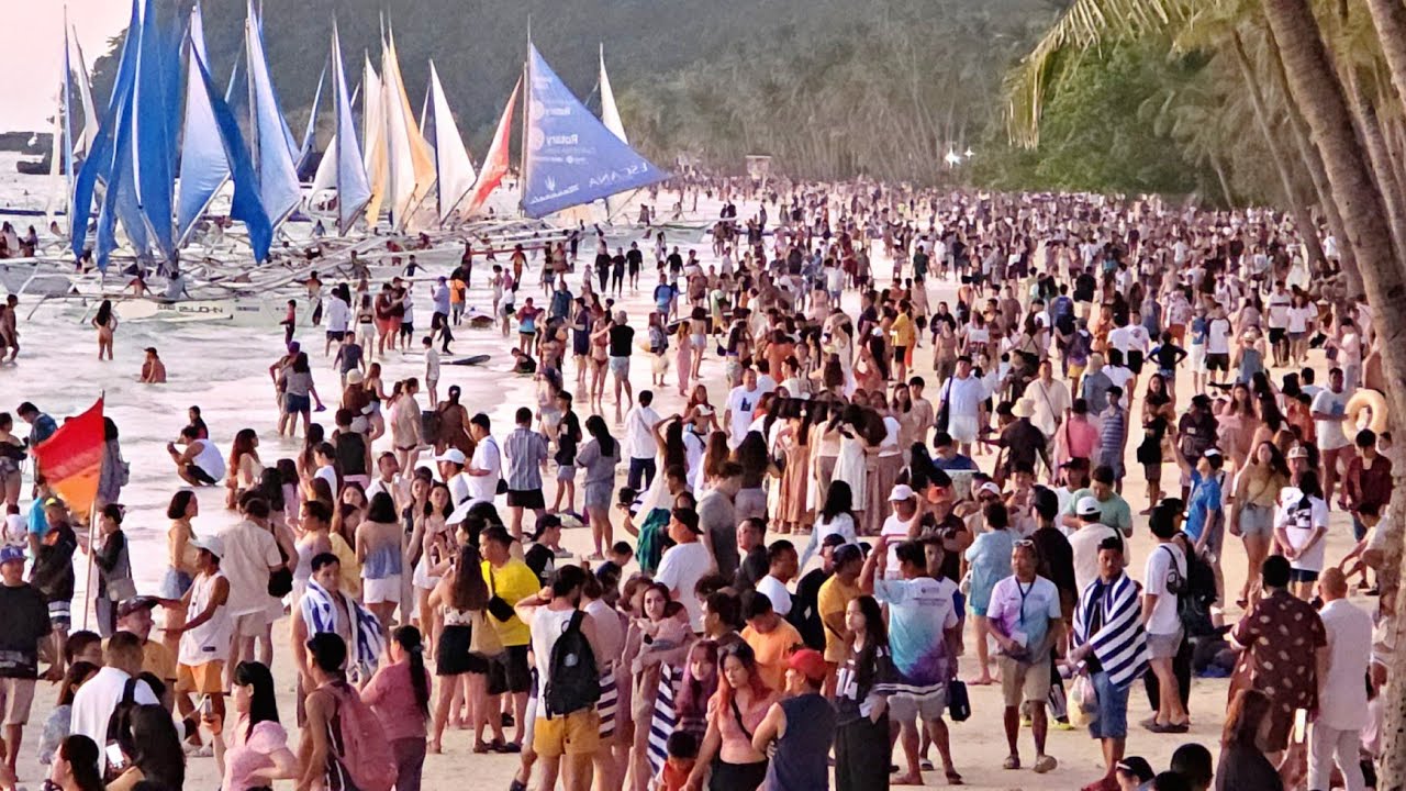 Look! This is Boracay White Beach on November 7 2025 4:45pm Walk Binaha na Naman ng Torista 