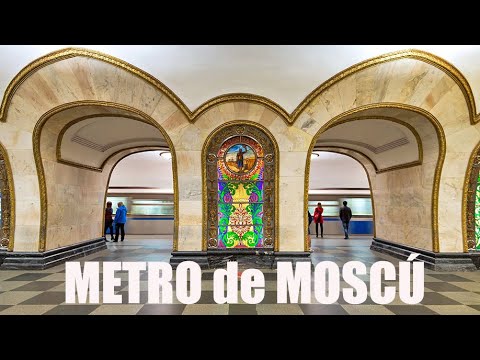 Video: Follaje De Vidrio Sobre La Estación De Metro