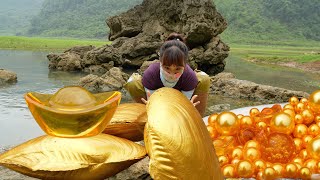 The girl discovered a mutated giant golden river clam, containing endless jewels and gemstones