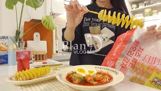 Got New Kitchenware at a Flea Market, Ate Tornado Potatoes & Tteokbokki, And Altered a Dress by planD플랜디 820,516 views 1 month ago 36 minutes