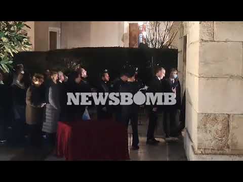 Κηδεία τέως βασιλιά: Σε εξέλιξη το λαϊκό προσκύνημα | newsbomb.gr