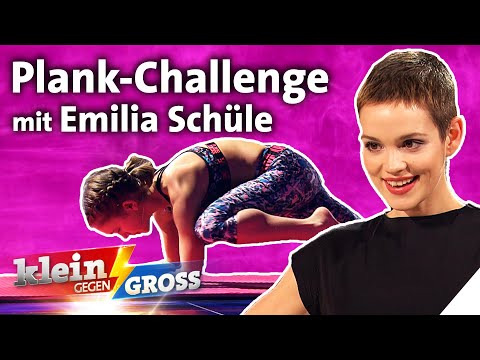 Emilia Schüle vs. Chiara: Wer kann beim Planking schneller die Beine an die Arme ziehen?