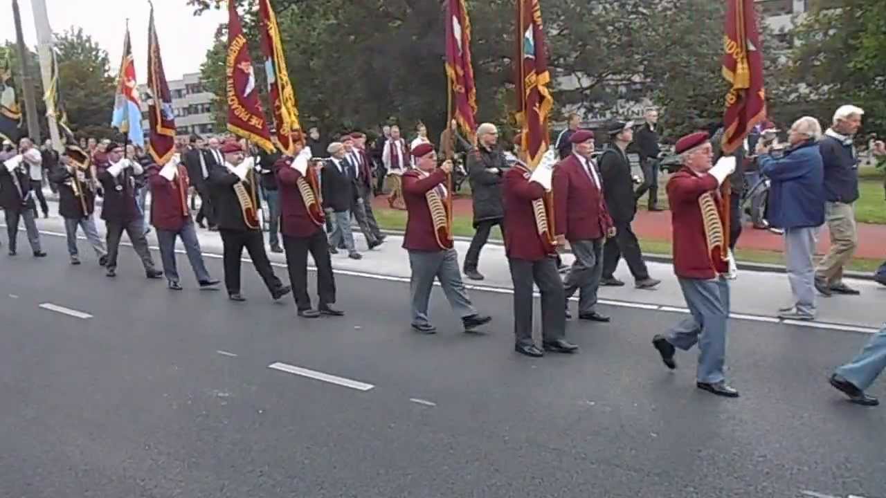 Marketgarden bagpipes op de John Frost bridge  Arnhem 2012