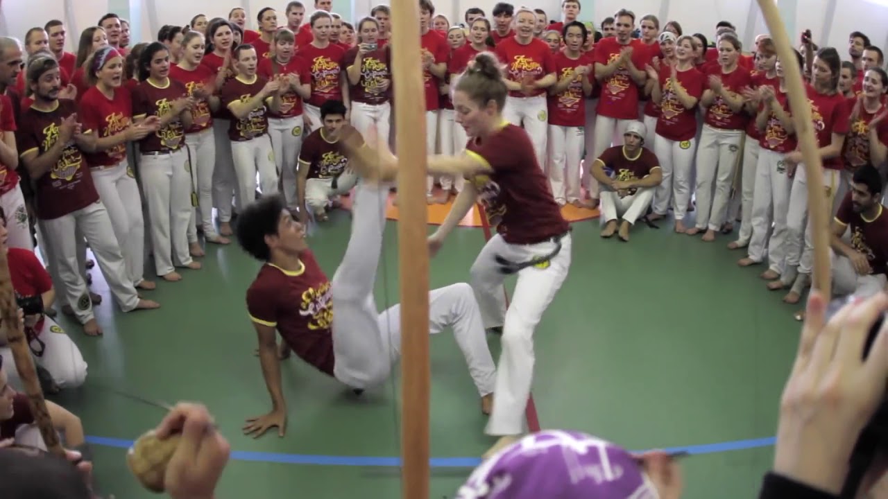 Prof Piu Piu e Prof Ninjinha. Aqui na Rússia a Capoeira é Pra Valer.