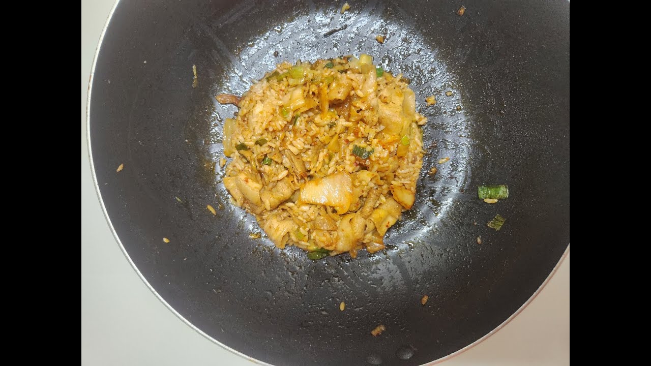 대충 김치볶음밥 만들어 먹는 영상