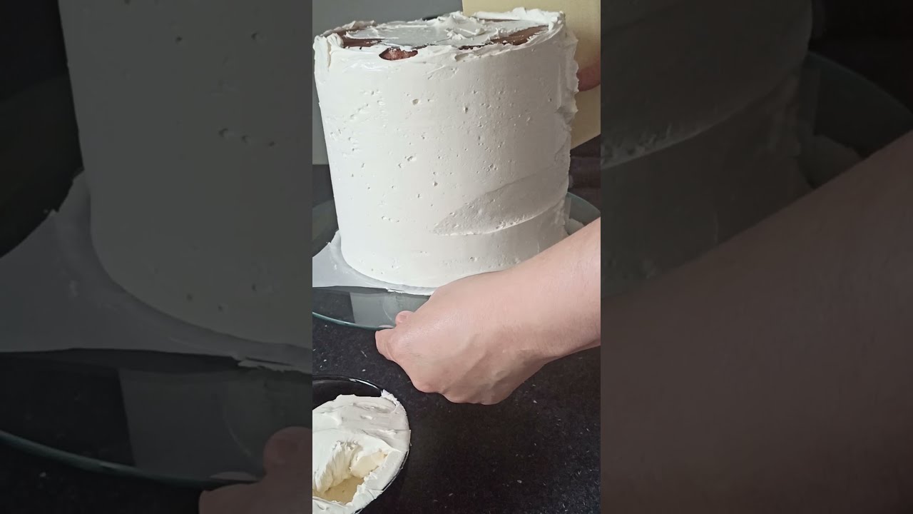 Monter et lisser un Layer cake avec une autre technique.