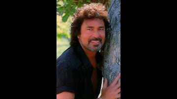 A Certain Smile - Engelbert Humperdinck (ft. Johnny Mathis)