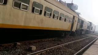 قطار رقم 251 بنها الزقازيق بجرار امداد هينشيل 3142 (سكك حديد مصر_ Egyptian Railways)