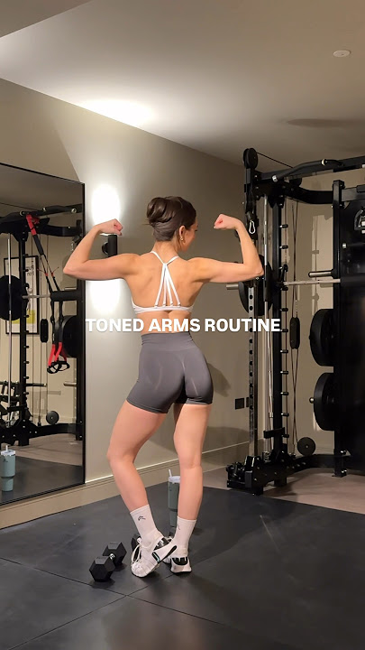 Latihan mengencangkan lengan hanya dengan dumbbell 💪🏼