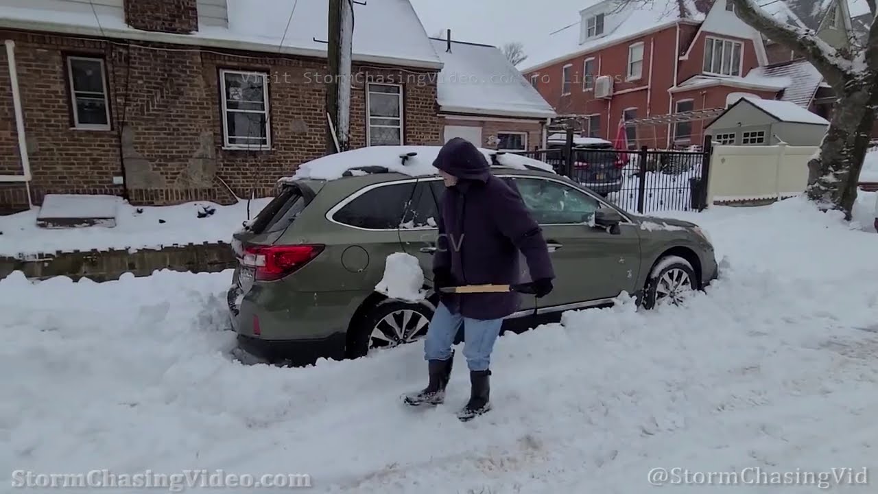 SNOW DAY in Queens, NY Massive Snow Clean Up And Kids Sledding - 2/2/2021