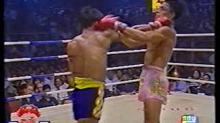 Oley Kiatoneway vs Namkhabuan Nongkeepahayuth | Muay Thai from Lumpini Satdium