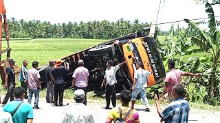 Overturned truck evacuation process - overturned truck car - heavy equipment beko evacuation truck