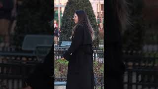 Güzel Kizin Kulakliğini Kesi̇p 10 Kati Para Vermek - Absürt Komi̇k Şaka