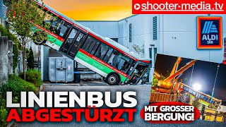 🛑  Linienbus abgestürzt und in ALDI eingeschlagen  🛑 |  Bergung mit 2 Kranwagen ➕ Drehleiter  🚒