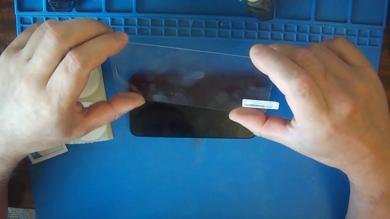 Установка защитного стекла на смартфон своими силами,сложно ли первый ...