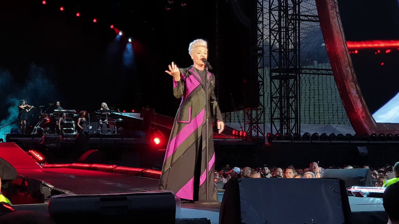 Pink - Who Knew (Live in Munich, 27.07.2019) - YouTube