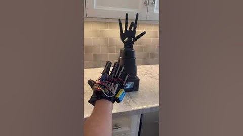 MCC - Wireless Gesture Controlled Robotic Hand