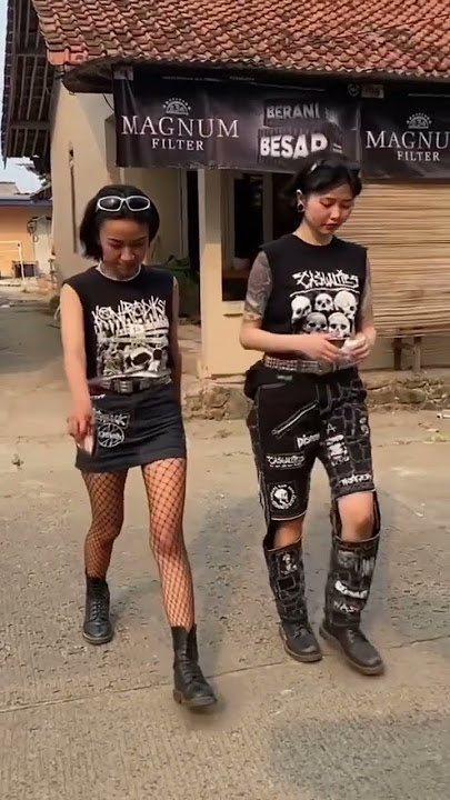 dua anak gadis Punk Cantik