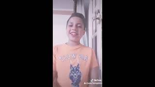 حبيبي لما باجي له جوه بشيله في النني 😍