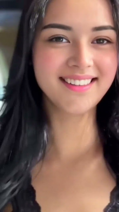 indonesian beauty Elina Devia