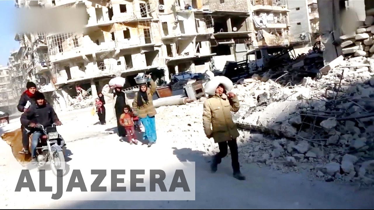يواجه المدنيون السوريون نقصاً حاداً في المناطق المحاصرة بحلب