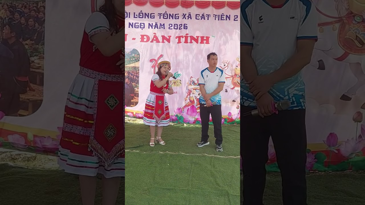 Hồng Tươi hát giao lưu tại lễ hội Phước Cát