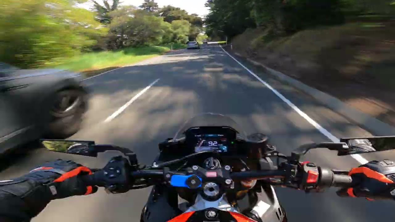 aprilia v4 v/s mt10 on a twisty road