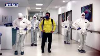 Koronavirüsü Yendi, Penguen Dansıyla Taburcu Oldu