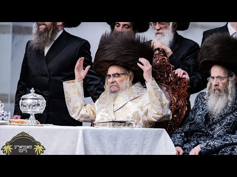צפו בתיעוד יפה. טיש נעילת החג במוצאי שמחת תורה בחצר הקודש סאטמאר בראשות כ"ק האדמו'ר