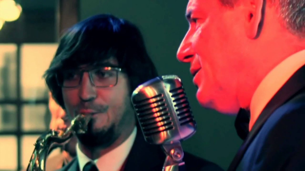 Stephen Triffitt sings Strangers in the Night
