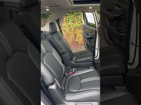 2023 Honda Pilot removable 2nd row middle seat