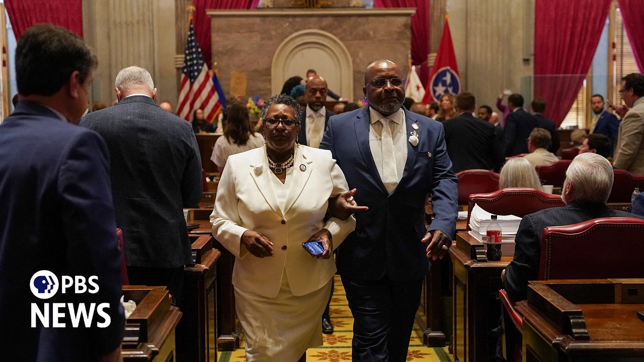 WATCH: Tennessee Democrats lock arms in protest as state lawmakers vote for new congressional map