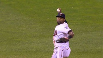 Nunez makes diving stop to save run in 10th