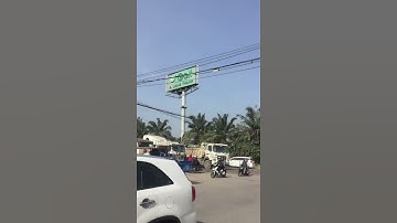 Kẹt xe quốc lộ 51 ngay cổng sân gol Long thành ,chỗ này rất nguy hiểm thường xẩy ra tai nạn ,