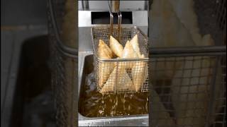 New Samosa Fry Machine 🔥 | Crispy Golden Samosa Making Process 😍#Samosa #SamosaMachine #SamosaFry