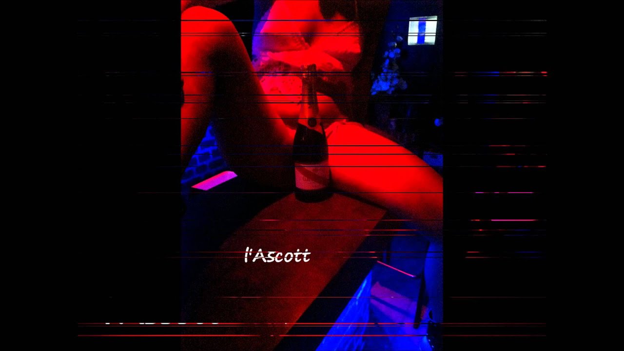 Spectacle de striptease incroyable sur une table privée de bar Spectacle de striptease incroyable sur une table privée de bar